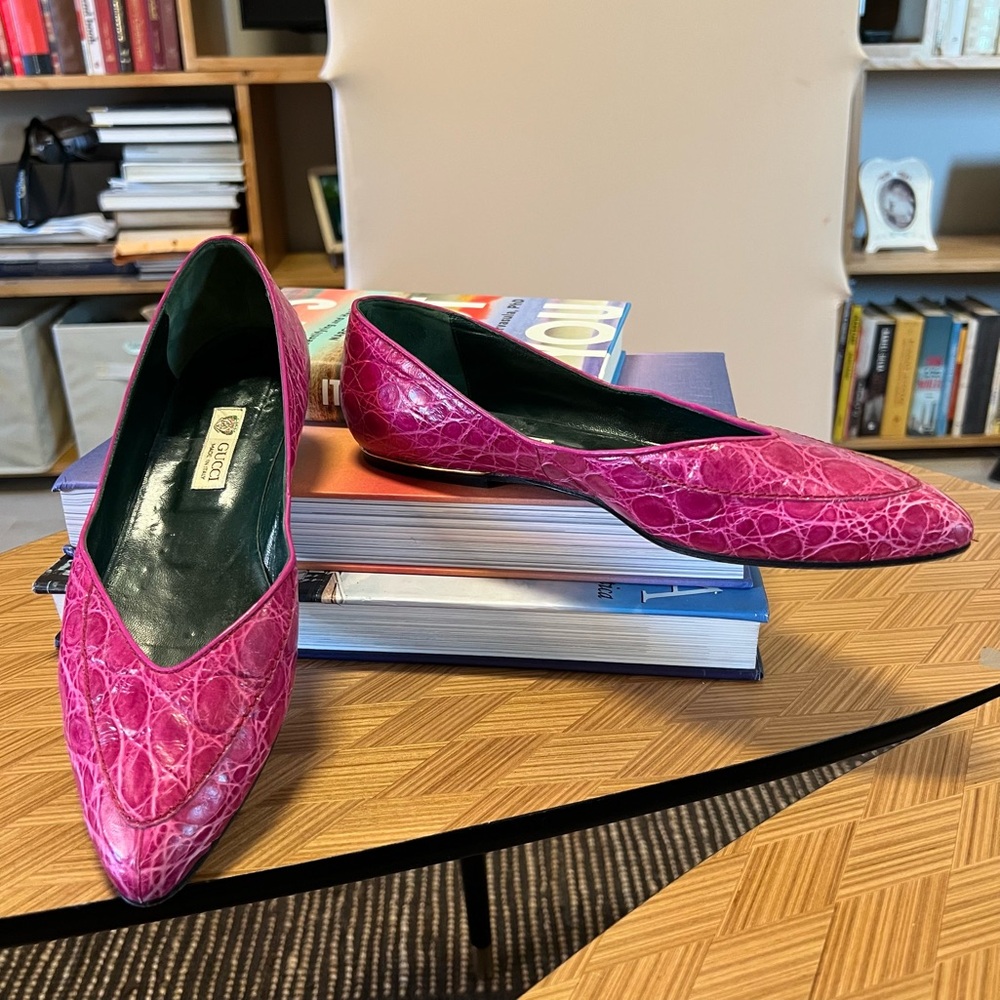 Rare, Vintage Gucci Pink Flats with Textured Design - Picture 3 of 11